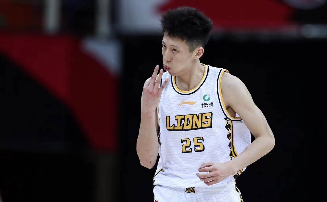 克里夫兰骑士国际比赛日复出首秀，志在CBA季后赛名次提升，赛场秩序良好，年轻球员得到机会的简单介绍